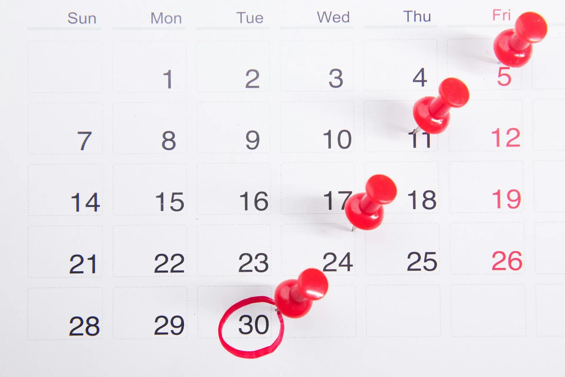 Calendario editorial con planificación de contenido mensual
