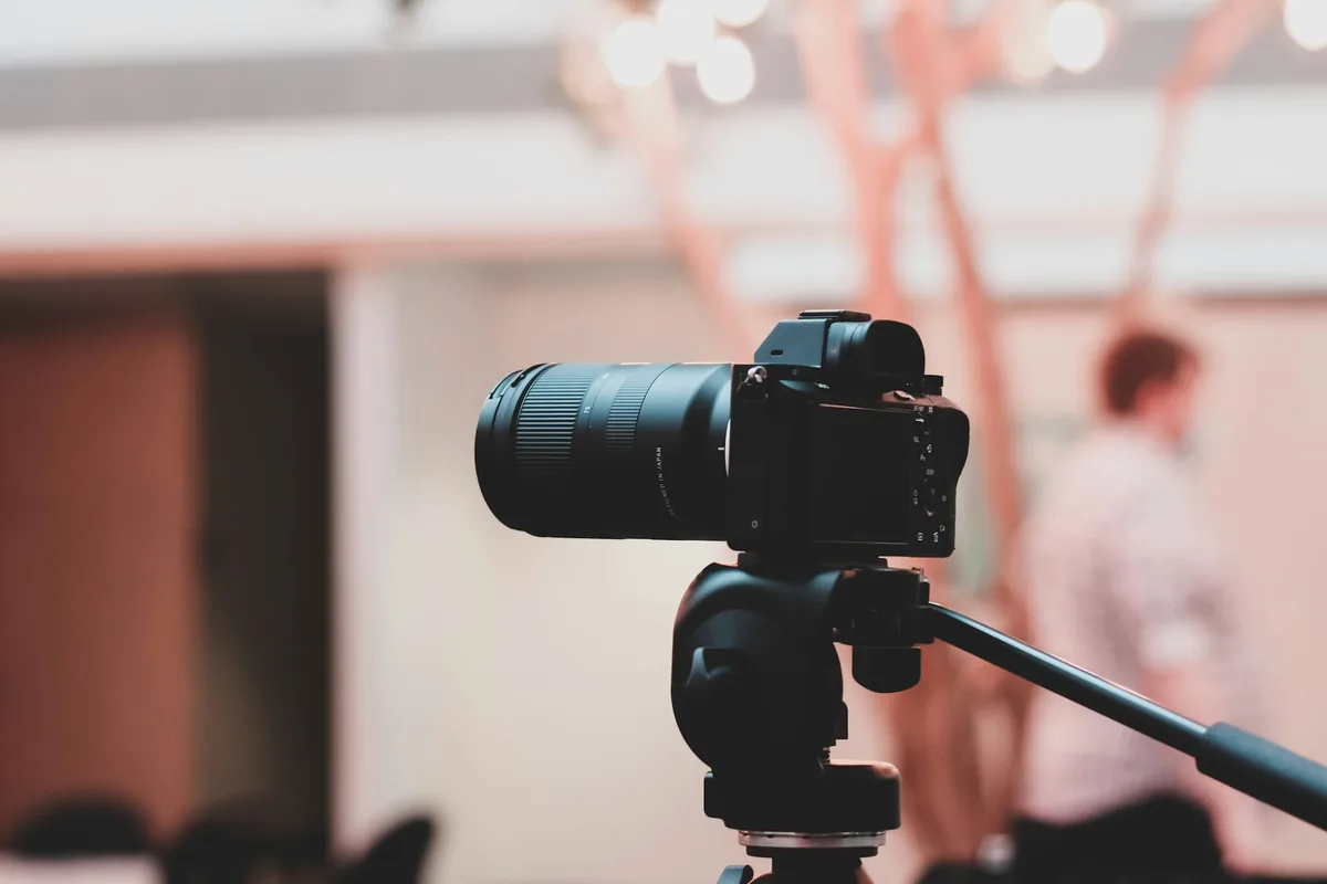 Camera on a tripod ready to record a session